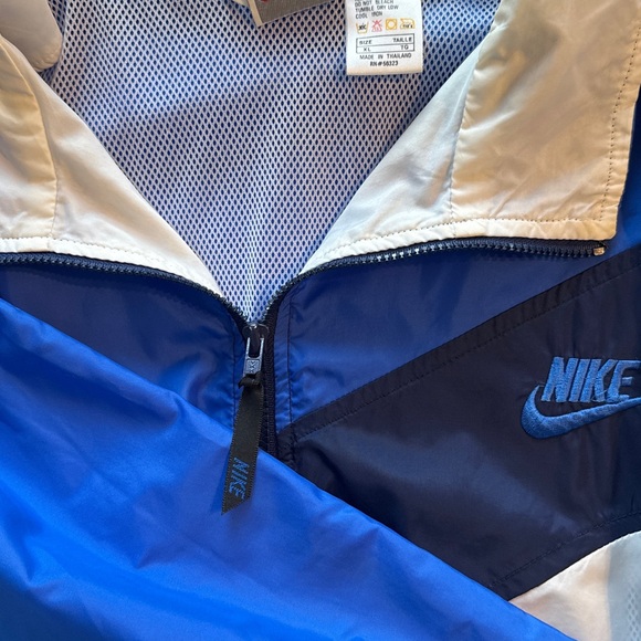 Nike Blue and White Men’s Colorblock Windbreaker - Picture 2 of 3
